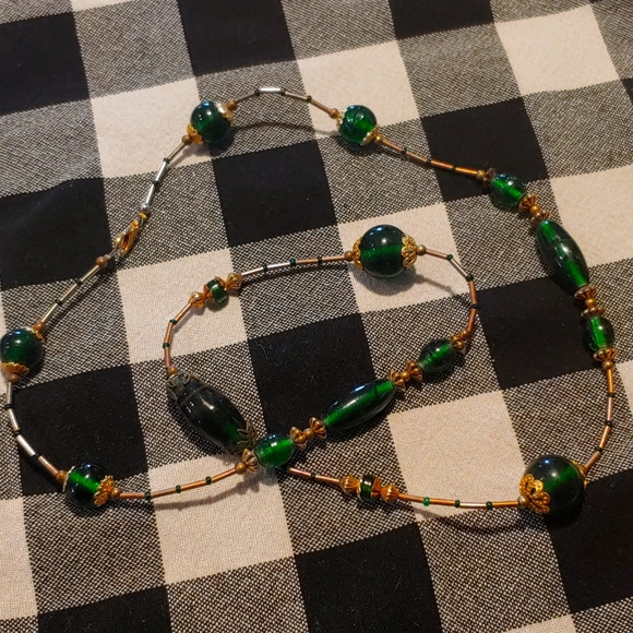 Glass bead green necklace - Picture 1 of 3